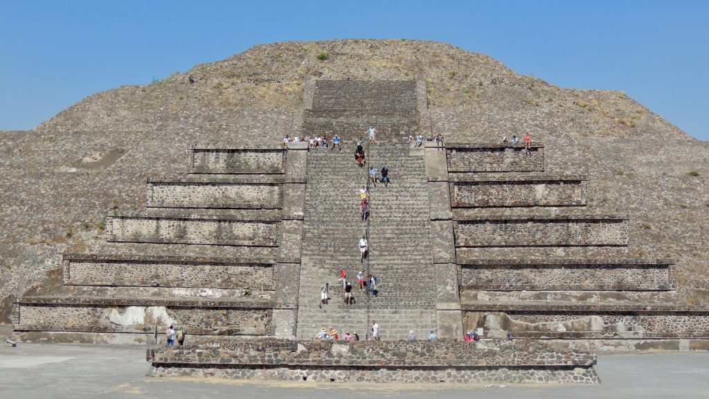 pyramide-de-la-lune