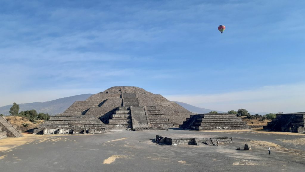 pyramide-de-la-lune